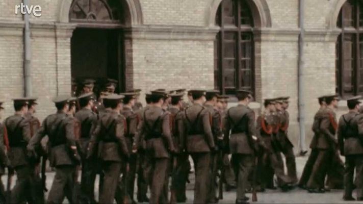 Programas y Concursos en el Archivo de RTVE - Opinión pública - ¿Qué piensan los futuros oficiales del Ejército?