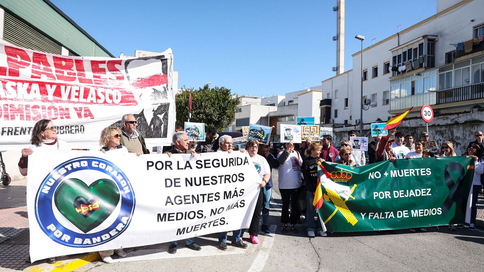 La situación en el Campo de Gibraltar un año después del asesinato de dos guardia civiles - La tarde en 24h | Ver