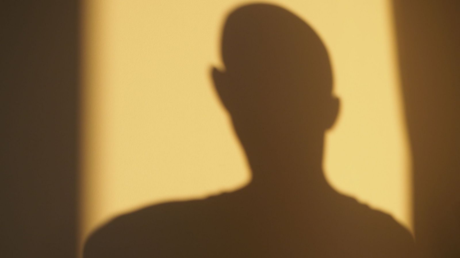 #GayMenToo: contra las agresiones sexuales entre hombres - Telediario 2 | Ver