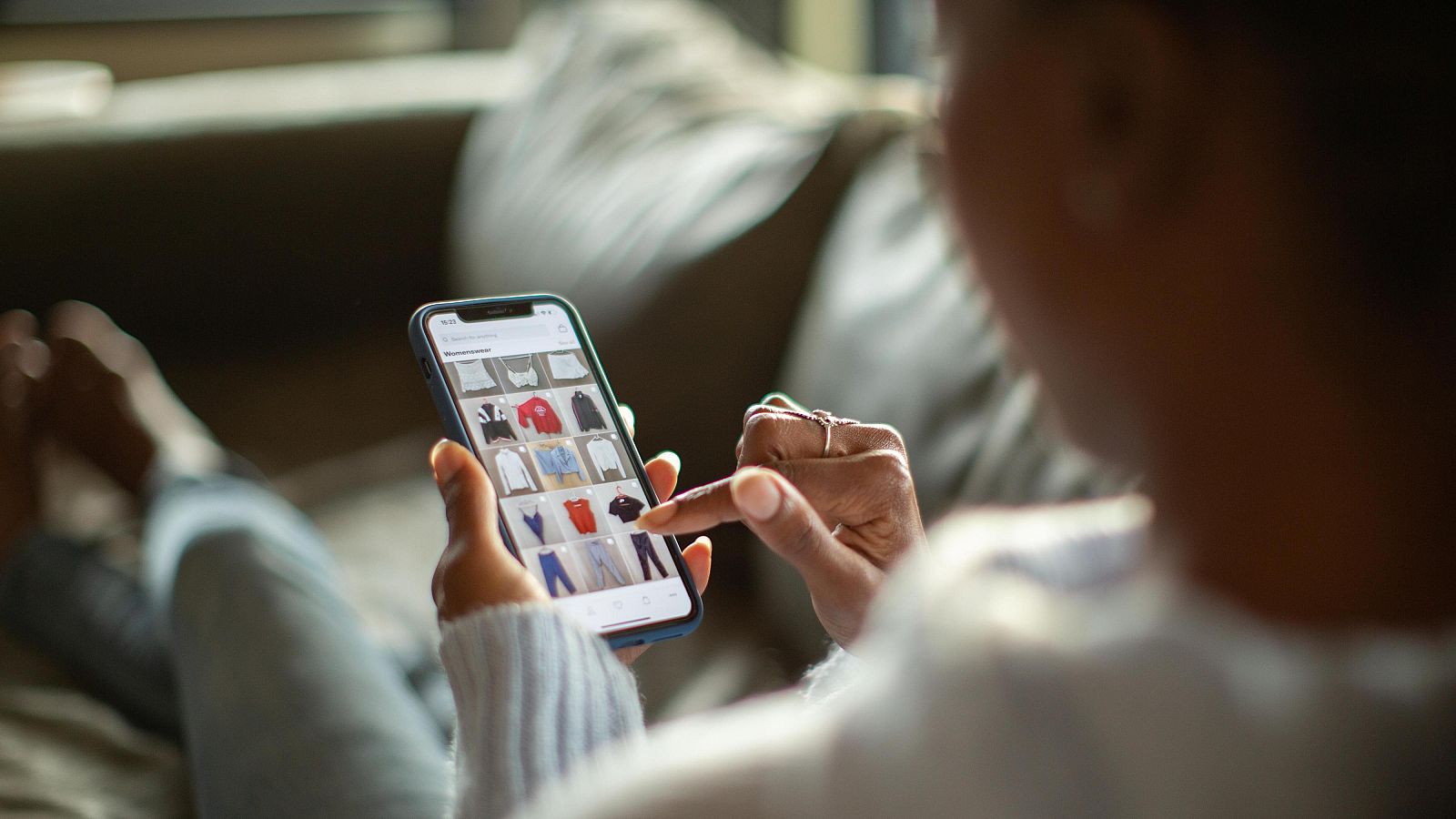 El mercado de segunda mano, una alternativa en auge para los jóvenes - Telediario 2 | Ver