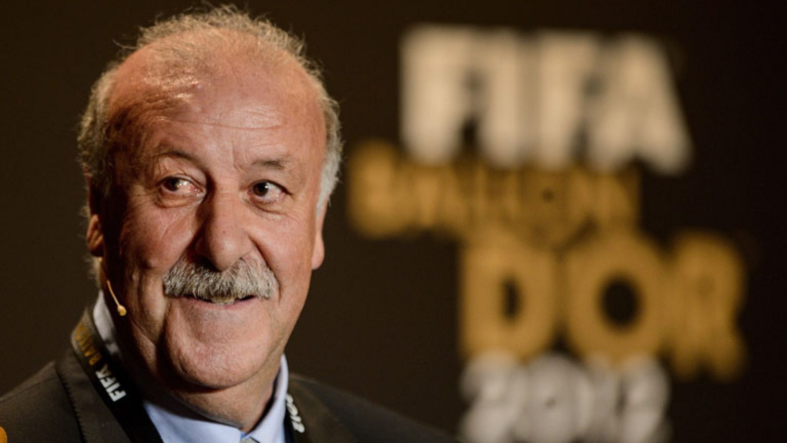 El actual seleccionador español, Vicente del Bosque, ha logrado el Balón de Oro de la FIFA 2012, convirtiéndose así en el sucesor de Jose Mourinho y Josep Guardiola, los otros dos finalistas de la actual edición.