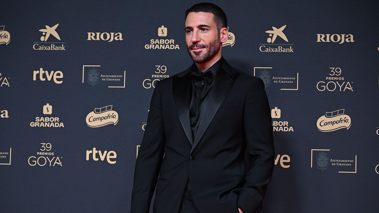 Goya 2025 | Miguel Ángel Silvestre promete bailar bachata con Henar Álvarez - La noche de los Goya con... | Ver