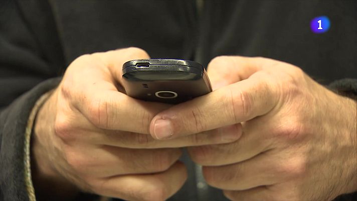 L'Informatiu - Com és viure sense un 'smartphone'?