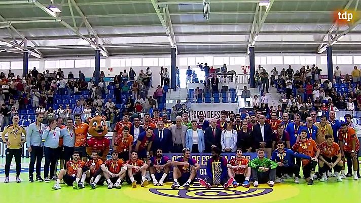 Balonmano - Copa de España. Entrega de la Copa