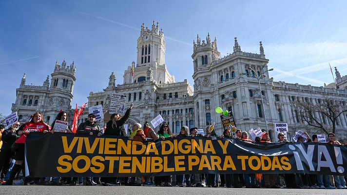 Telediario Fin de Semana - Miles de personas se manifiestan en Madrid por el derecho a una vivienda digna