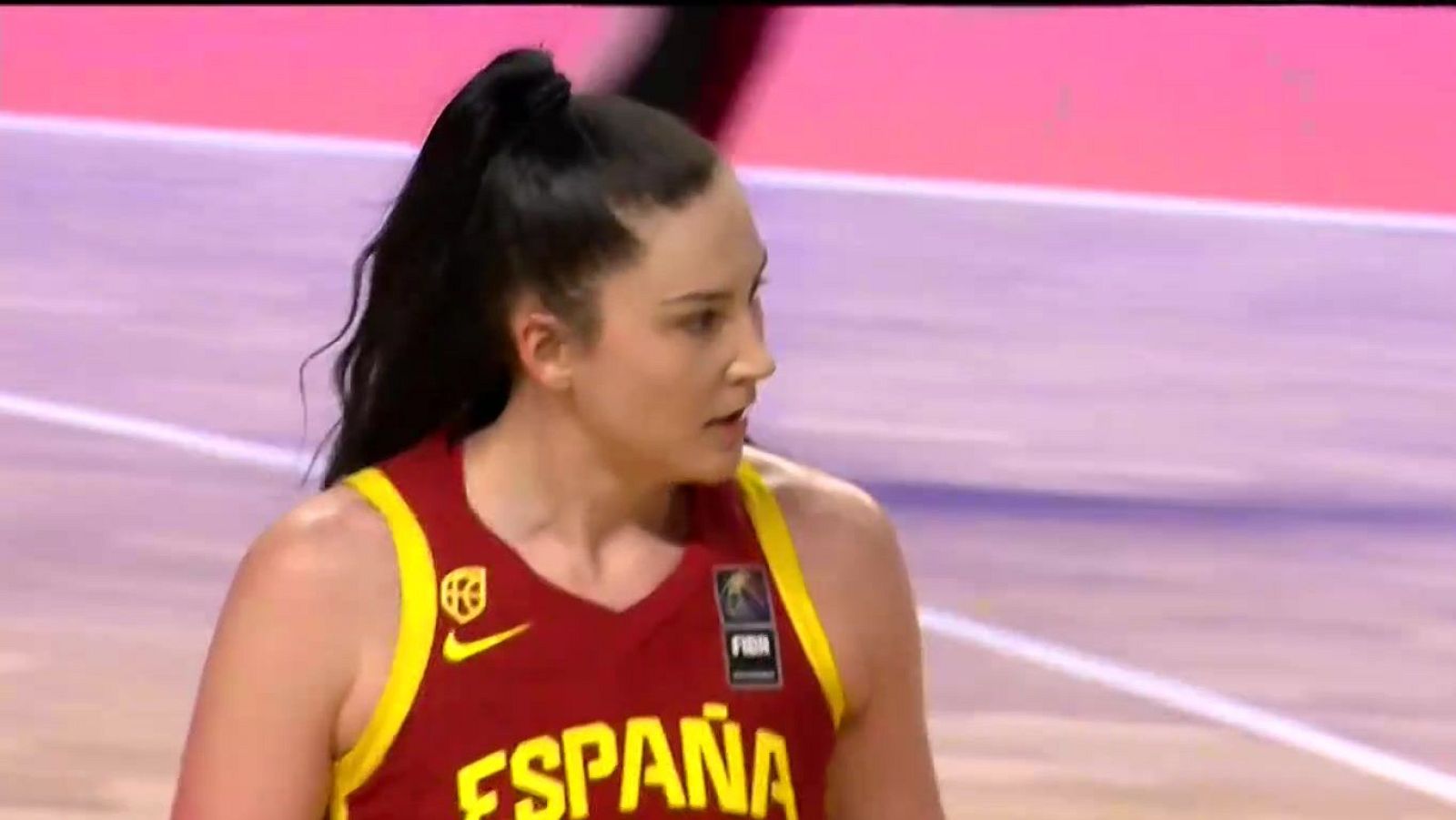 Megan Gustafson brilla con 27 puntos en la victoria de España | Ver