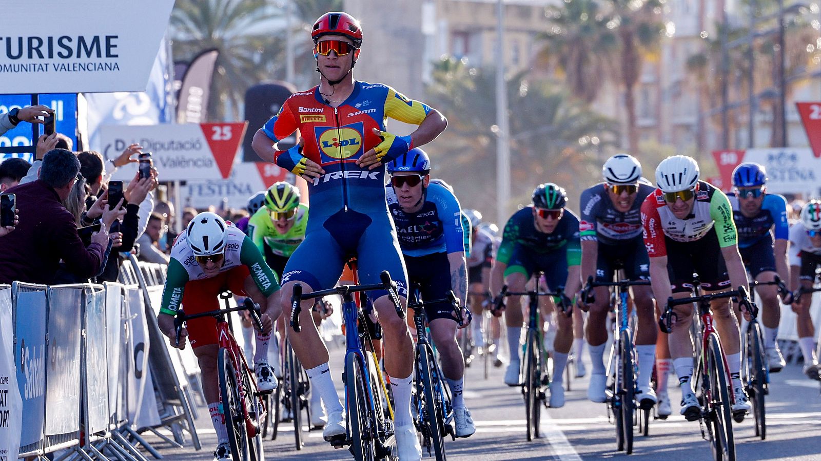 Milan gana en la última etapa de la Volta a la Comunitat Valenciana - Ciclismo | Ver