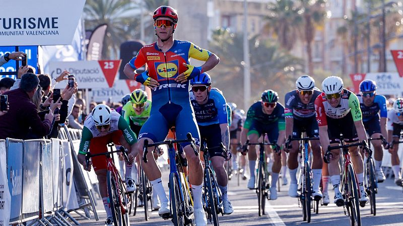 Jonathan Milan se lleva la 'volata' y Buitrago la general de la Volta a la Comunitat Valenciana