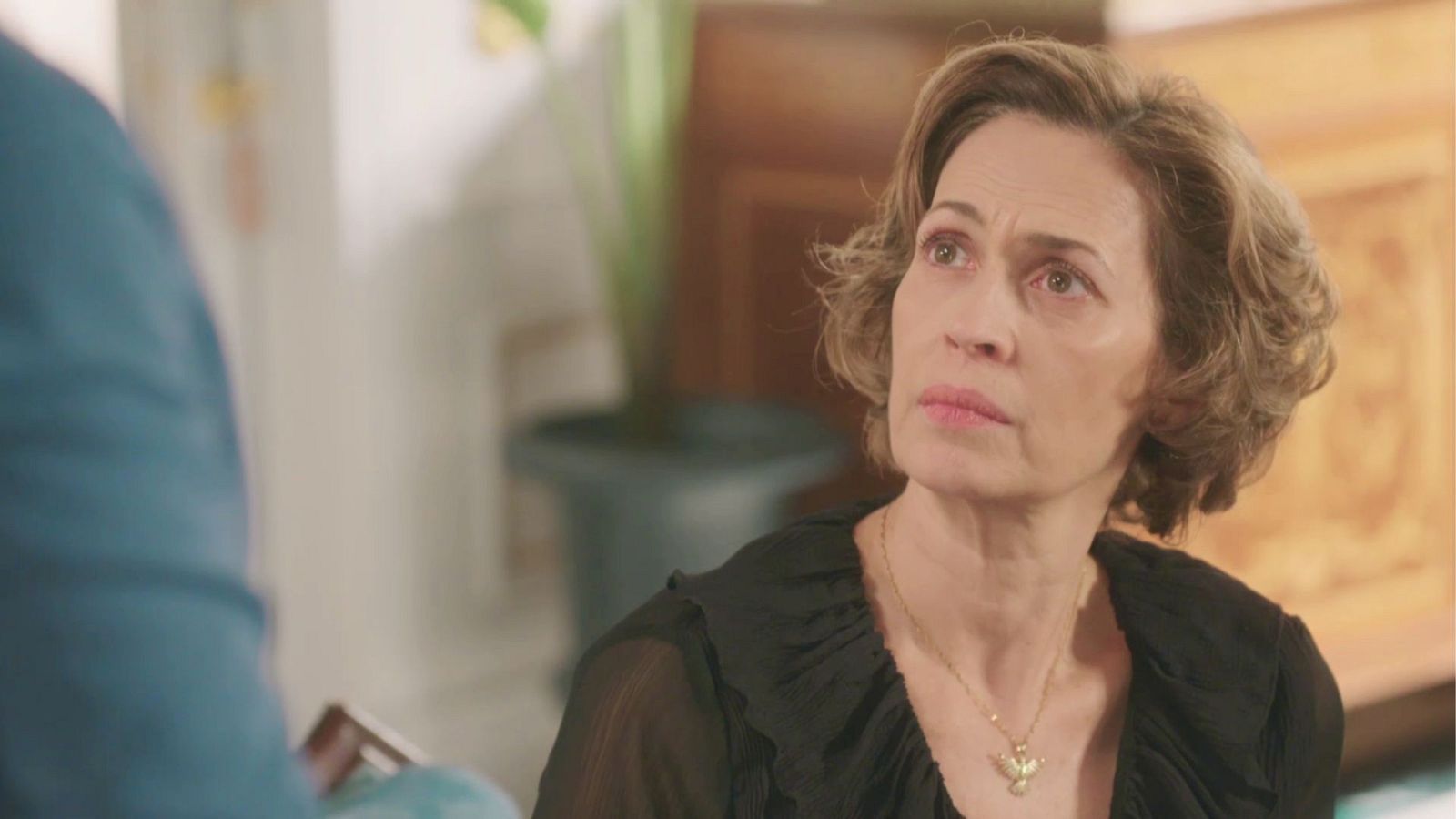 Pepita hace que Maruja abra los ojos - Salón de té La Moderna | Ver