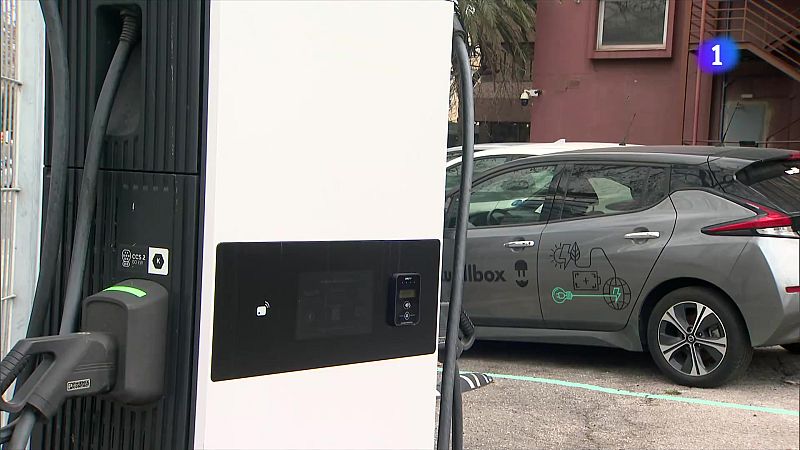 El sector de l'automoció aplaudeix el pla del Govern per impulsar el cotxe elèctric - L'Informatiu | Veure