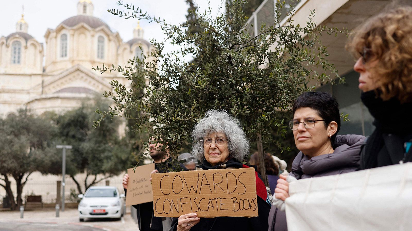 La Policía israelí cierra tres librerías en Jerusalén | Ver