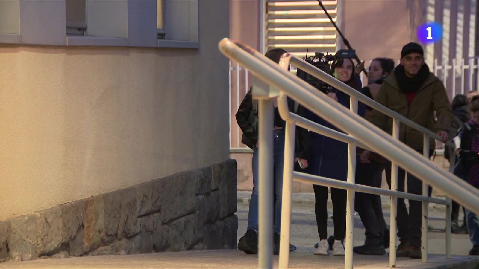 'Salen las lobas', la realitat dels centres de justícia juvenil - L'Informatiu | Veure