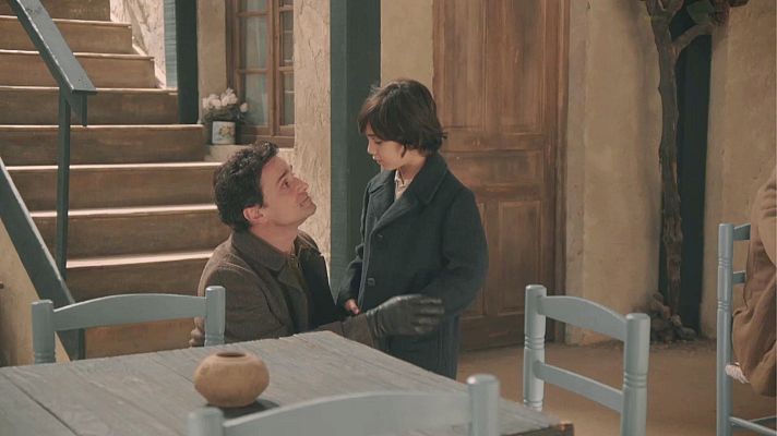 Salón de té La Moderna - Pedrito y Silvia llegan a la corrala