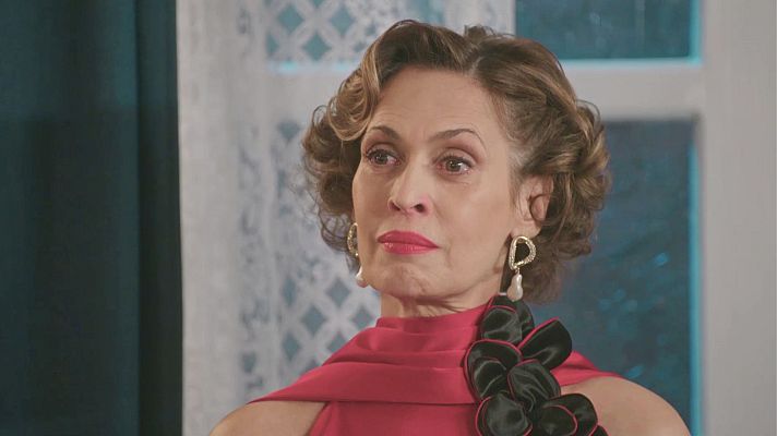 Salón de té La Moderna - Maruja anuncia en público su relación con César