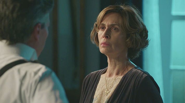 Salón de té La Moderna - Emiliano intenta ahogar a Maruja