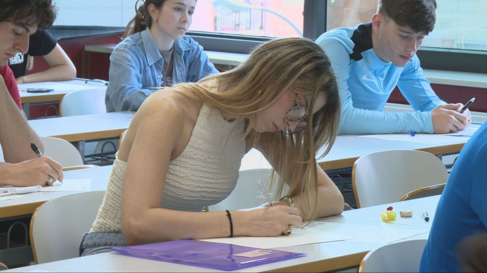 El País Vasco valora incluir en la PAU preguntas sobre ETA | Ver