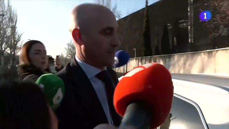 Rubiales nega responsabilitats pel petó i les coaccions - L'Informatiu | Veure