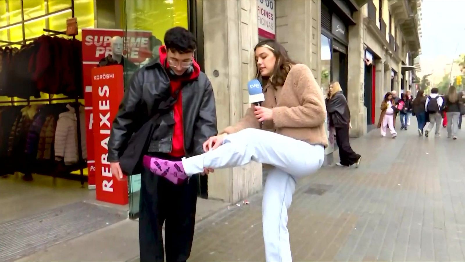 Dormir i fer l'amor amb mitjons: sí o no? | L'altaveu - L'altaveu | Veure