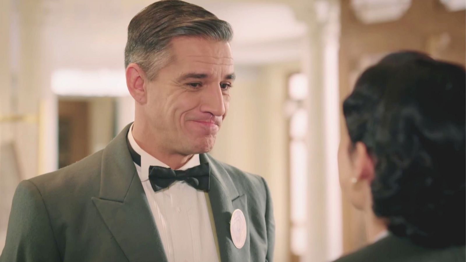 Cañete es el principal sospechoso del Capitán Dávila - Salón de té La Moderna | Ver