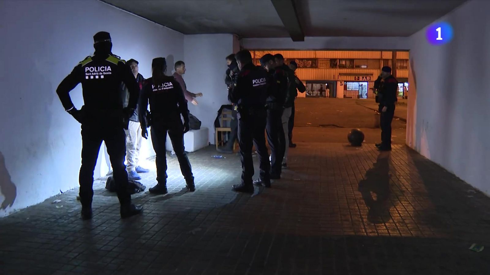 Dispositiu 'Límit' de Mossos als barris de Sant Martí i La Mina - L'Informatiu | Veure