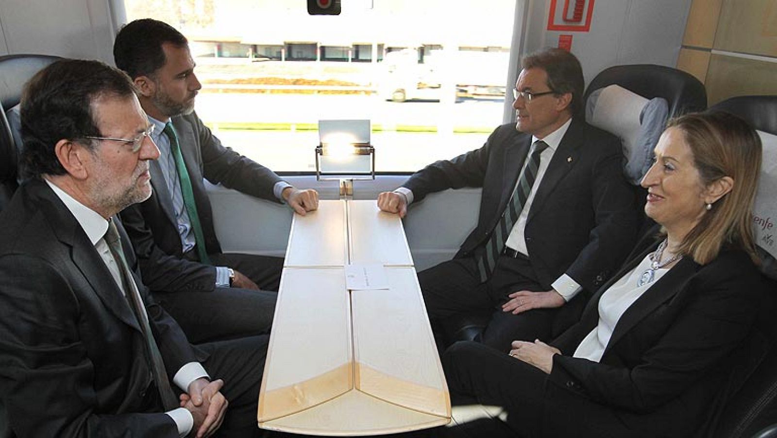 Rajoy aboga ante Mas por "avanzar juntos, abolir distancias y unir territorios" - Informativo 24h | Ver