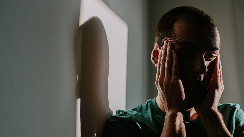 Sanidad acuerda un plan para poner freno a los suicidios | Ver