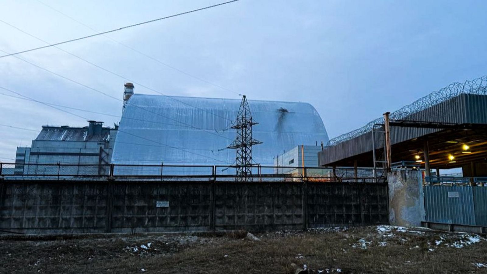 Zelenski acusa a Rusia de atacar la central nuclear de Chernóbil | Ver