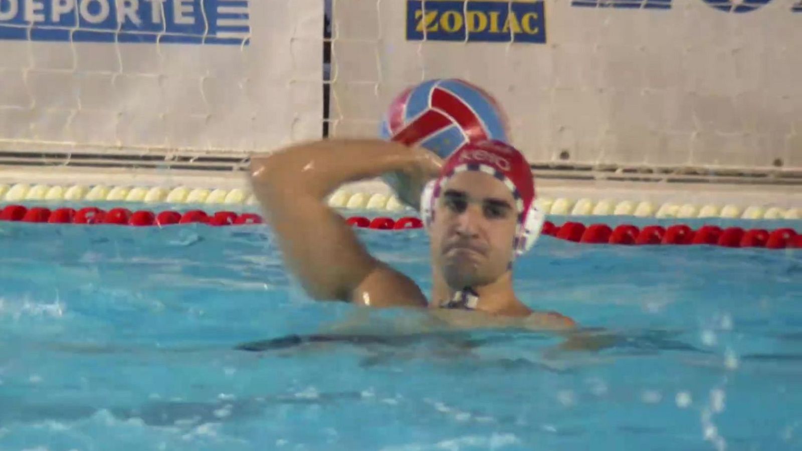 Waterpolo | El Terrasa se choca con el muro de Edu Lorrio - Waterpolo | Ver