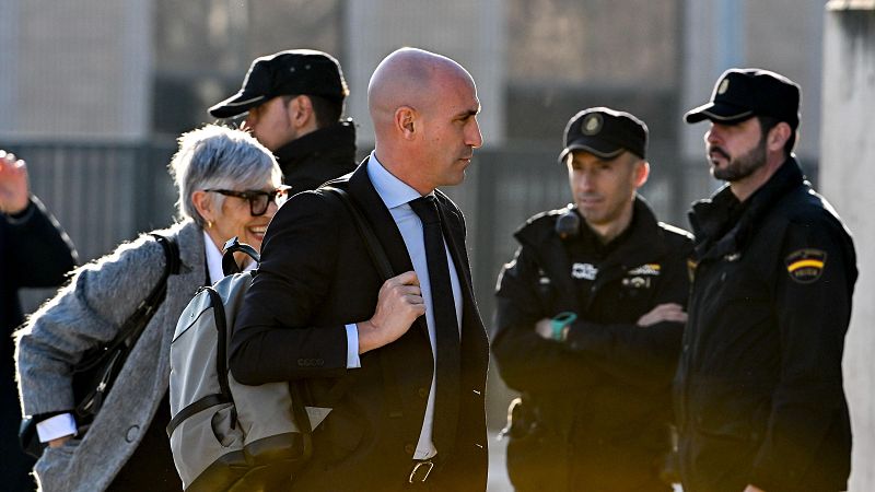 Juicio por el caso Jenni Hermoso: las defensas de los tres exdirectivos de la RFEF niegan las coacciones a la jugadora - Telediario 1 | Ver