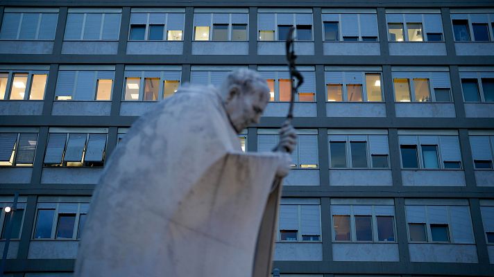 Telediario Fin de Semana - El papa Francisco necesita "reposo absoluto" y permanecerá hospitalizado por la bronquitis