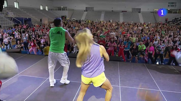 L'Informatiu - El fundador de Zumba forma nous instructors a L'Hospitalet