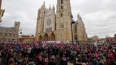 Miles de personas se manifiestan en Le�n por el futuro de la provincia | Ver