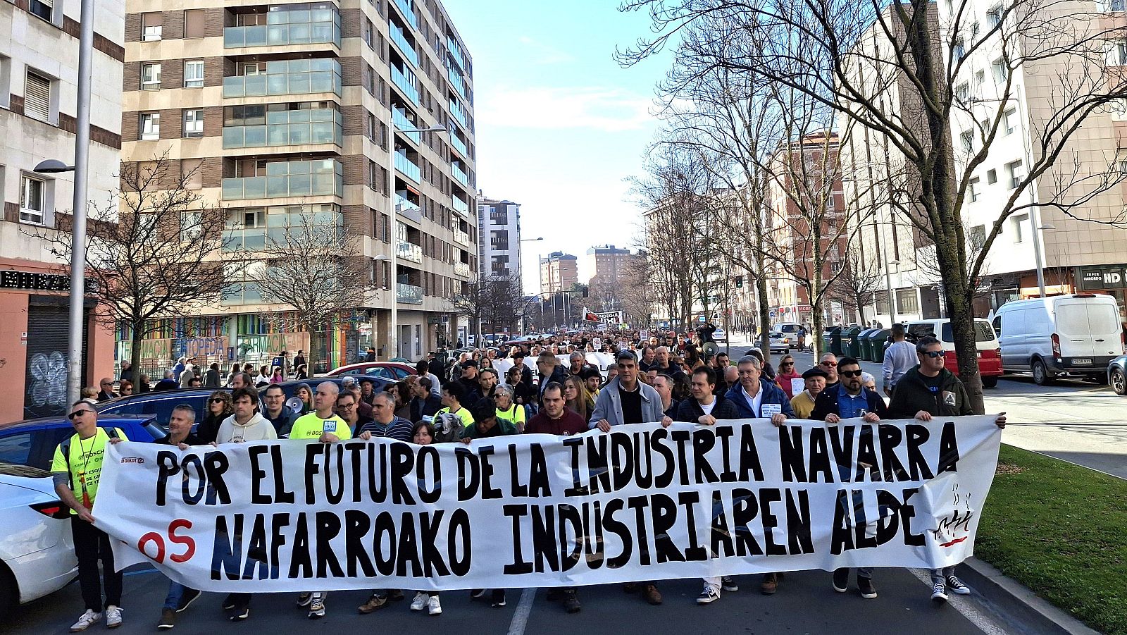 Miles de personas se movilizan en favor de la industria navarra | Ver