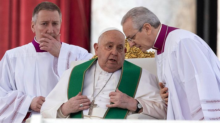 El papa pasa su segunda noche en el hospital tras se ingresado por una infección respiratoria