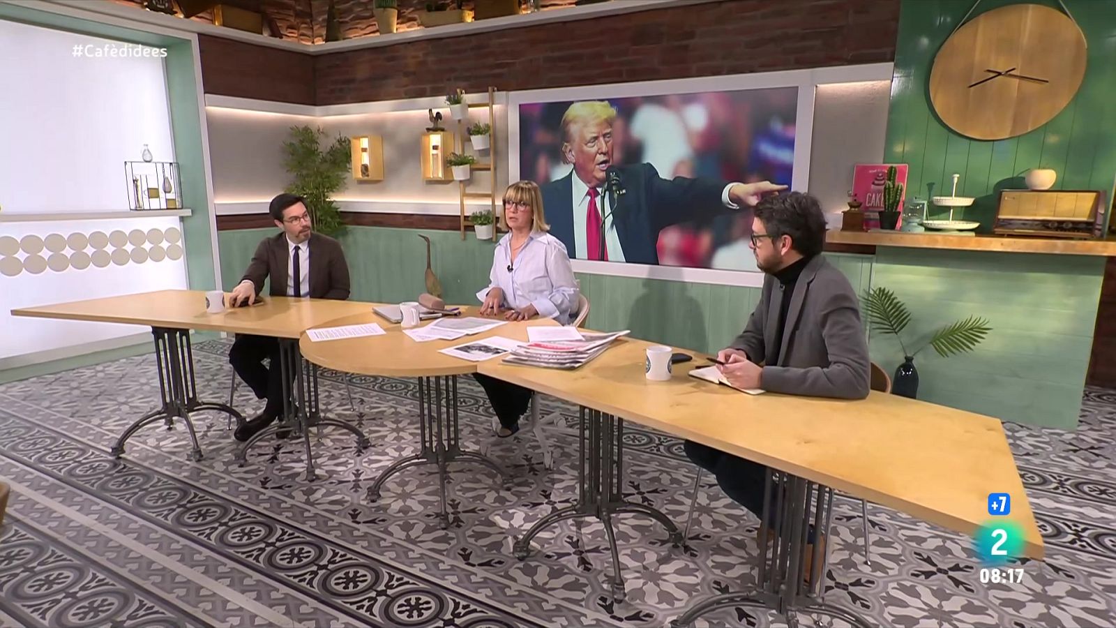 Gemma Nierga entrevista la diputada de Vox al Parlament. Parlem amb el coordinador de la Comissió per una Digitalització. I connectem amb París