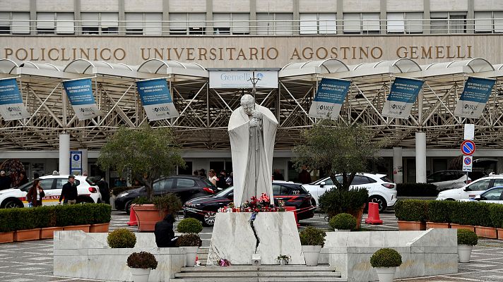 El papa Francisco continuará hospitalizado \"en condiciones clínicas estables\"