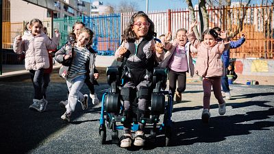 Científicos españoles presentan el primer exoesqueleto pediátrico de uso doméstico