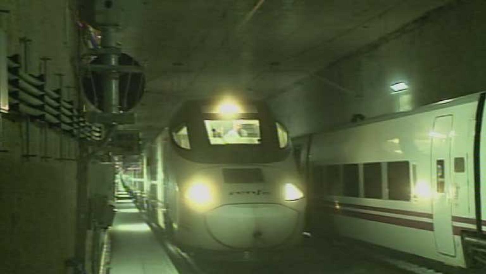 Seiscientos pasajeros afectados por una avería en el tren Gijón-Madrid