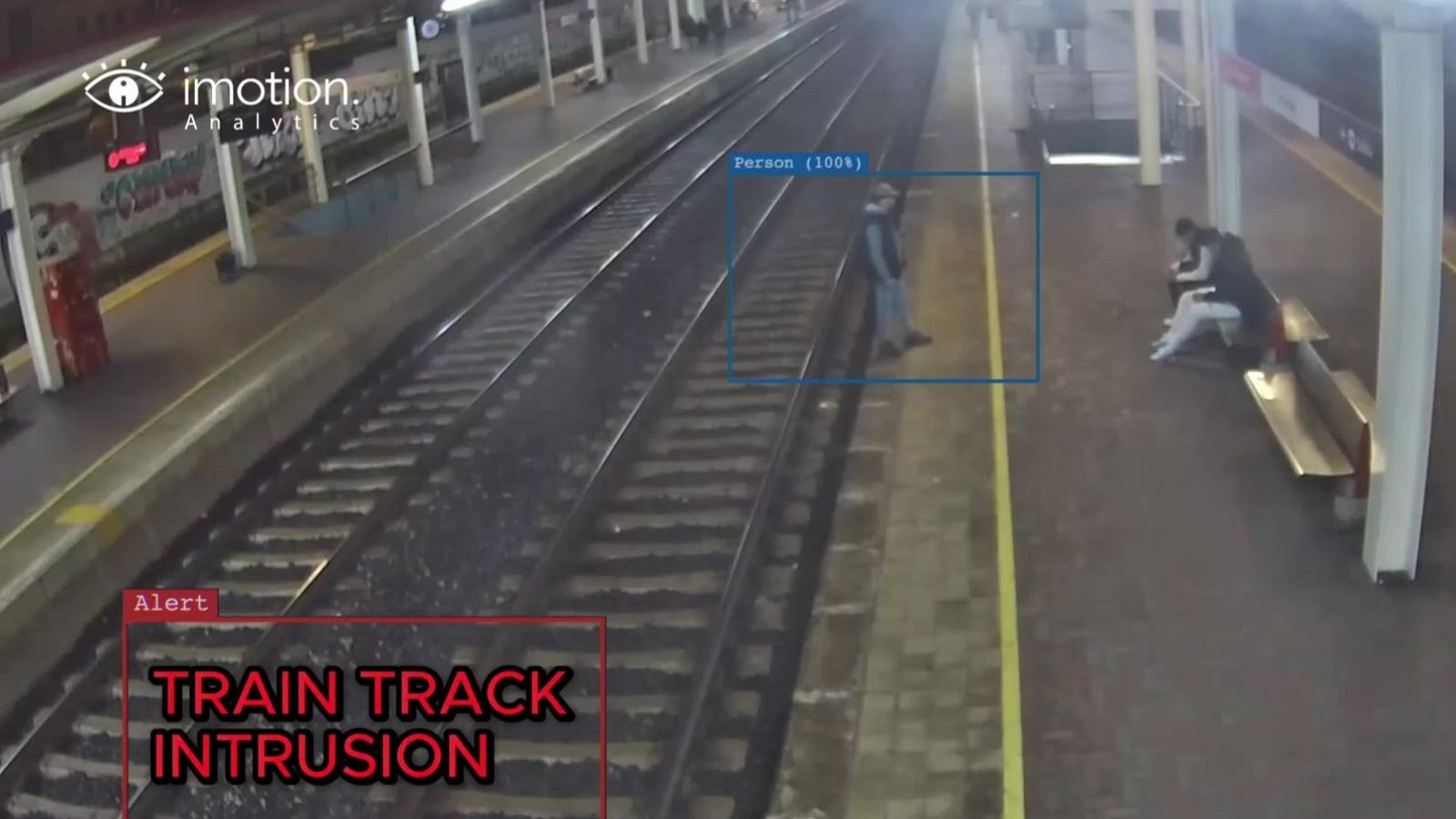 Renfe incrementa la seguridad para los usuarios del Cercanías con la vigilancia inteligente - Telediario 2 | Ver