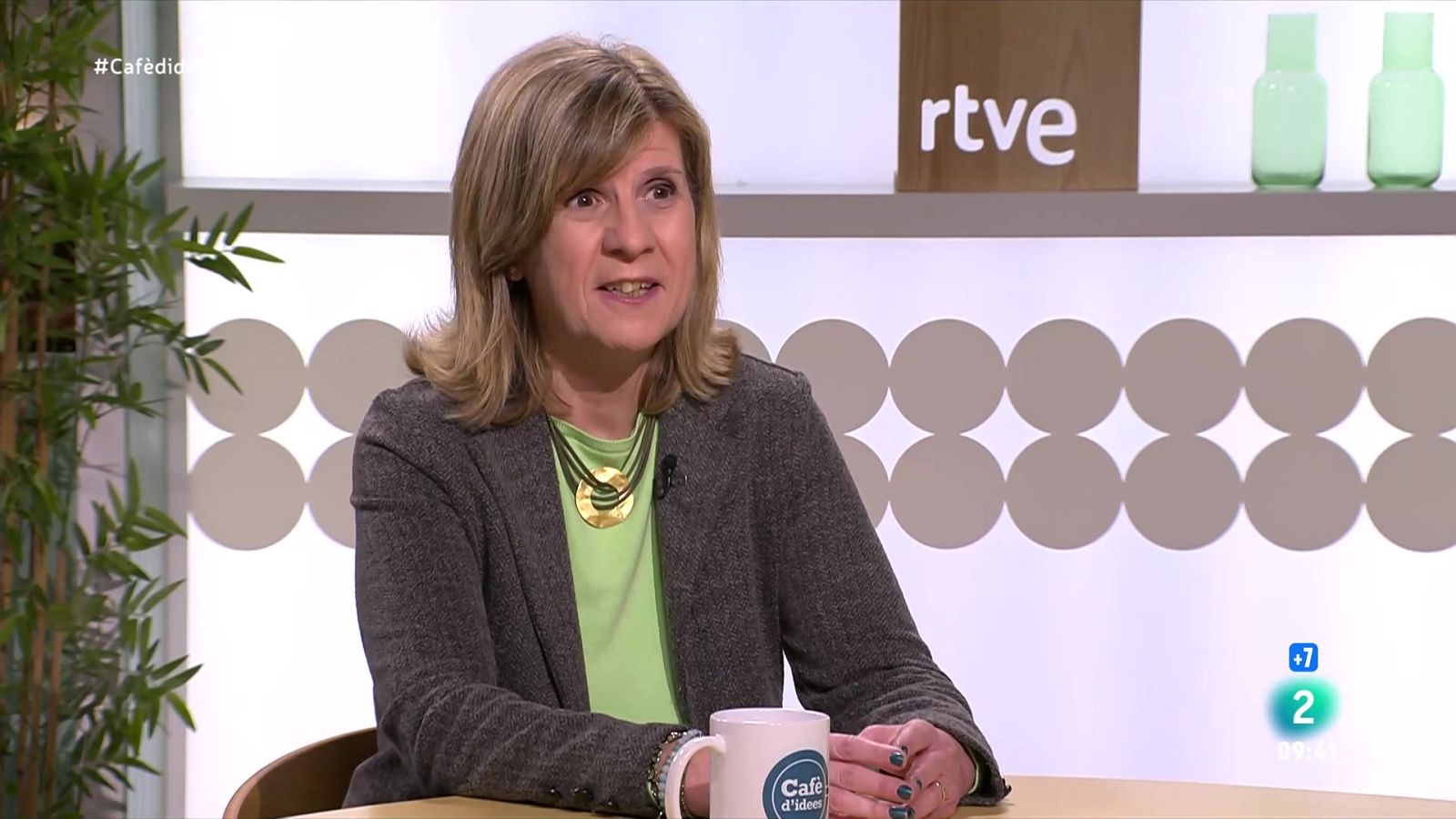 Eva Bach presenta el llibre 'Disbarats emocionals' - Cafè d'idees | Veure