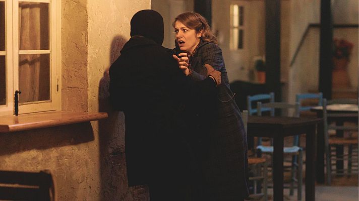 Salón de té La Moderna - Quico ataca a Marcelina