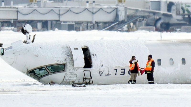 Investigan las causas del accidente aéreo de Toronto en el que todos sobrevivieron | Ver