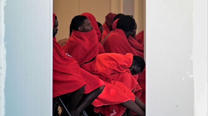 Telediario 1 - 'Equipo patera': así es el grupo de médicos que atienden a los migrantes llegados a El Hierro