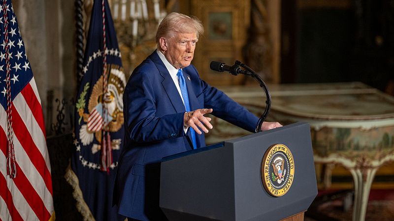 Trump avanza aranceles del 25% a coches, semiconductores y fármacos