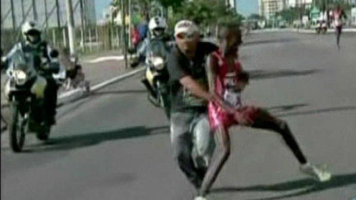 Telediario 1 - Sabotaje a un corredor en la maratón de Cuyabá