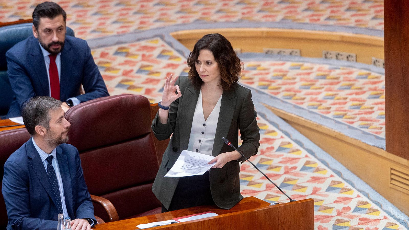 Bronca en la Asamblea de Madrid entre Ayuso y la oposición - Informativo 24h | Ver