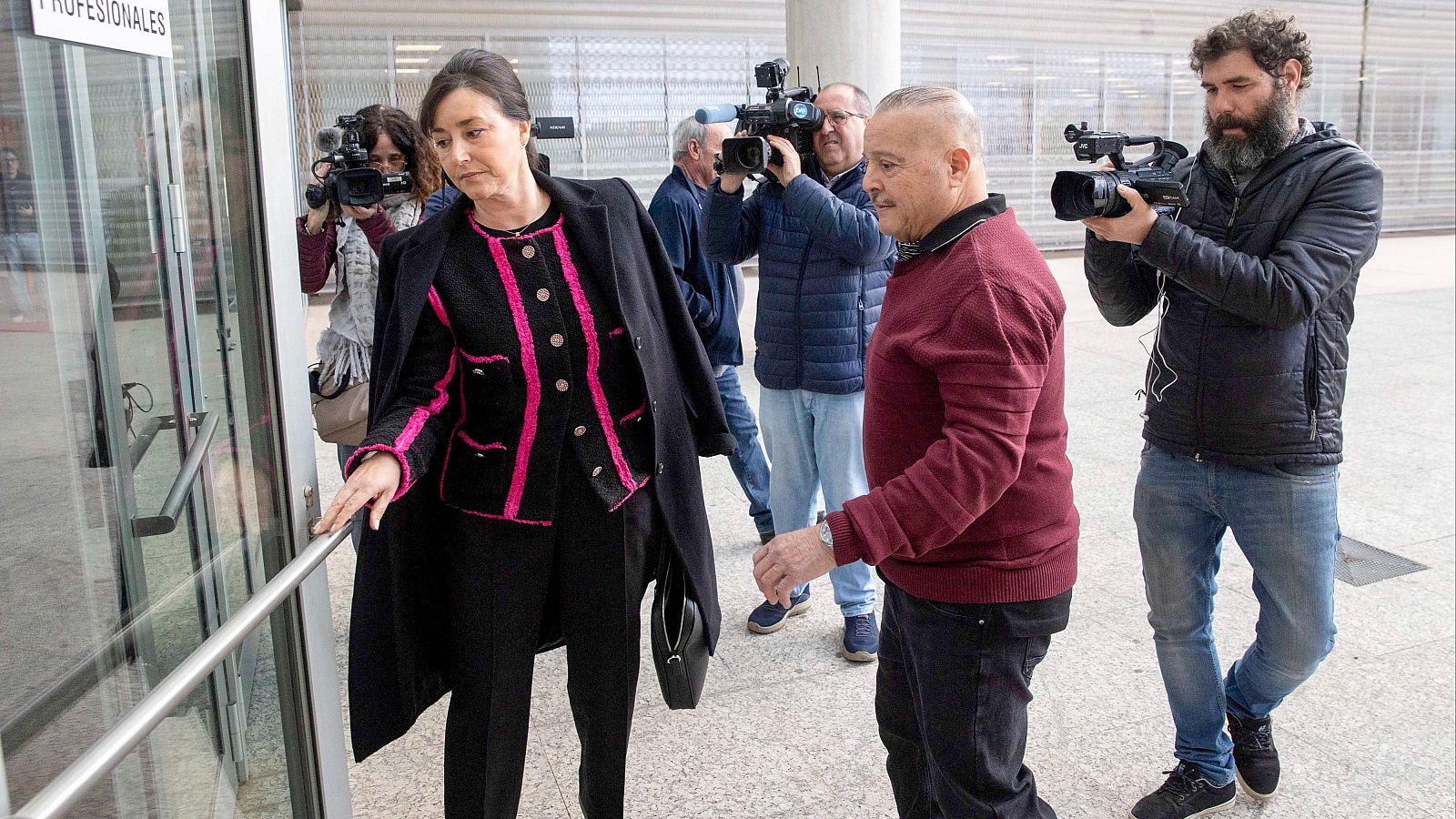 Víctimas del incendio de Murcia piden ampliar la causa a un delito laboral | Ver