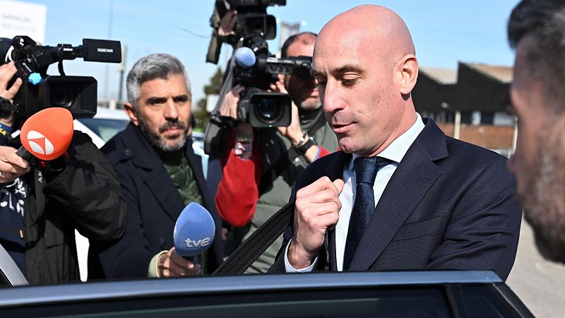 Condenan a Rubiales a 18 meses de multa por el beso a Hermoso | Ver