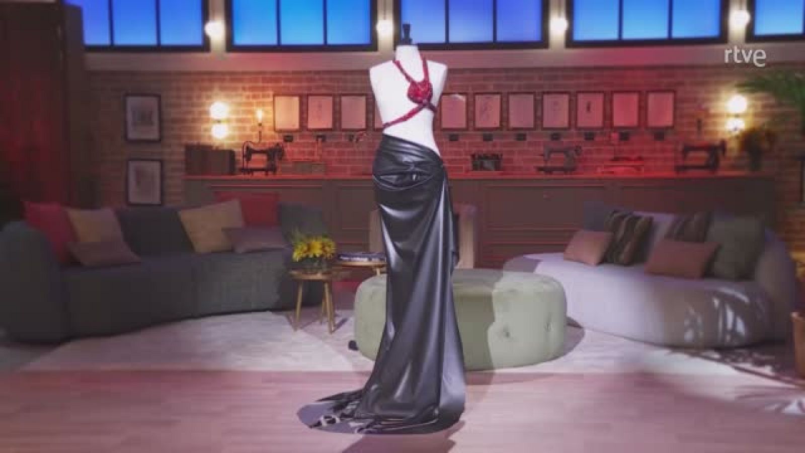 Maestros de la Costura Celebrity: El corazón de Pilar Rubio como homenaje a Schiaparelli - Gente y tendencias | Ver