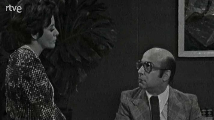 Pili, secretaria ideal - El teléfono